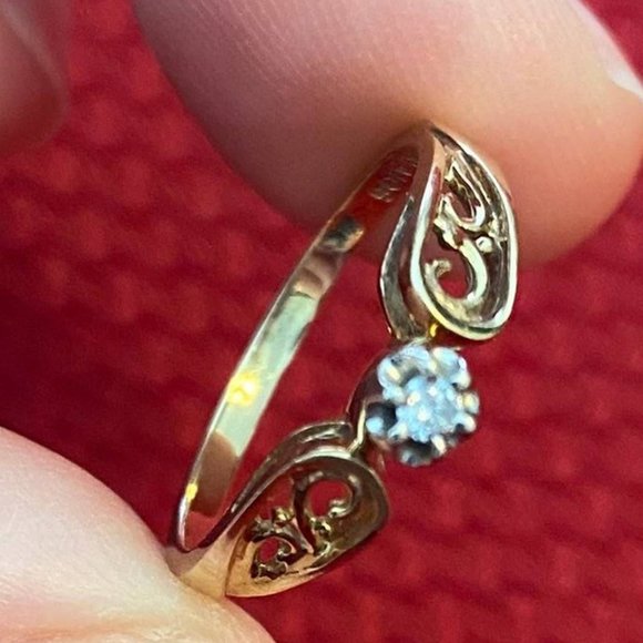 10K Gold Ring - With Real Diamond - Size 6.75 - 7 - Beautiful! - Picture 5 of 7